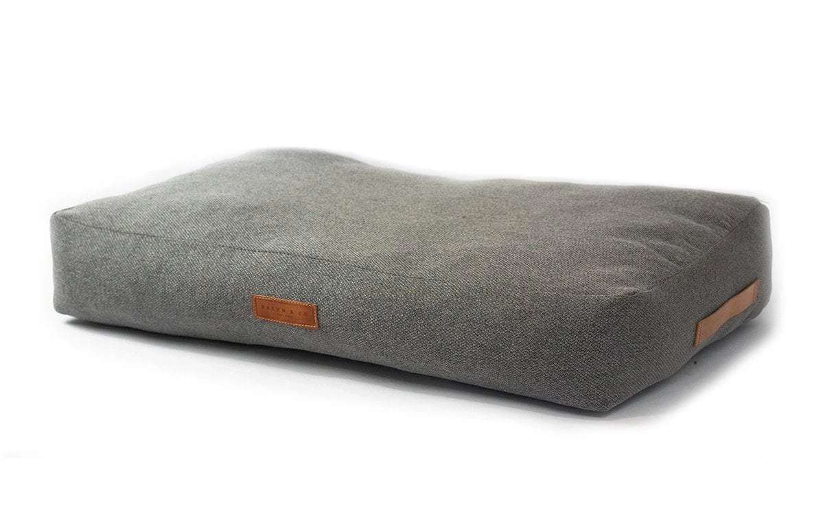 Ralph & Co - Windsor Pillow Dog Bed